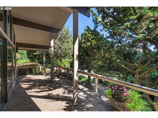 3060 Sw WESTWOOD Dr, Portland, OR 97225