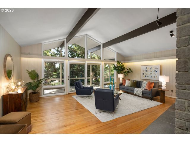 3060 Sw WESTWOOD Dr, Portland, OR 97225