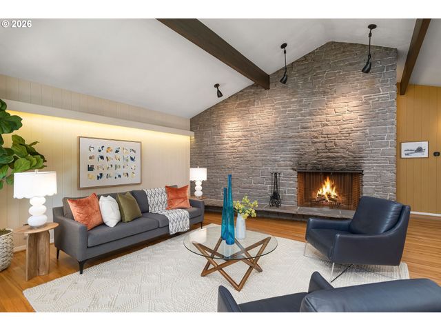 3060 Sw WESTWOOD Dr, Portland, OR 97225