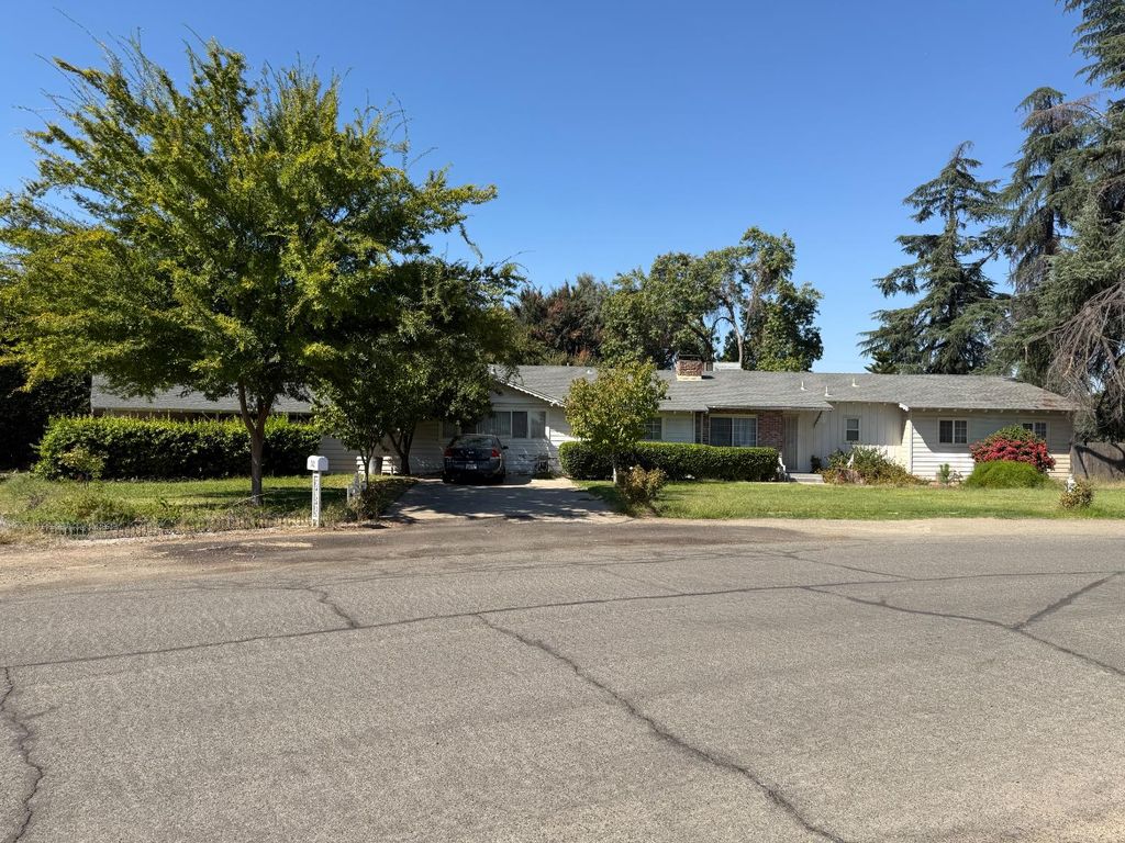 742 S Park Circle Drive, Fresno, CA 93727