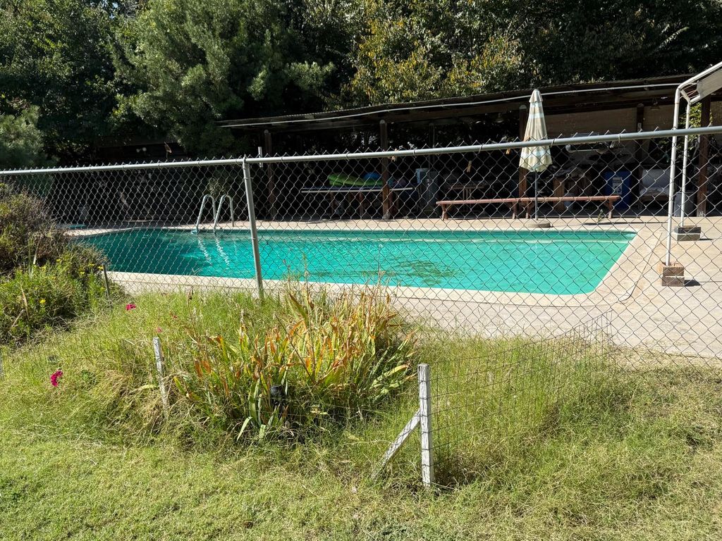 Image 11 of property listing at 742 S Park Circle Drive, Fresno, CA 93727