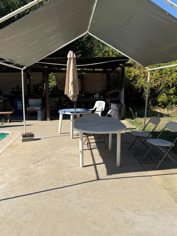 Image 17 of property listing at 742 S Park Circle Drive, Fresno, CA 93727