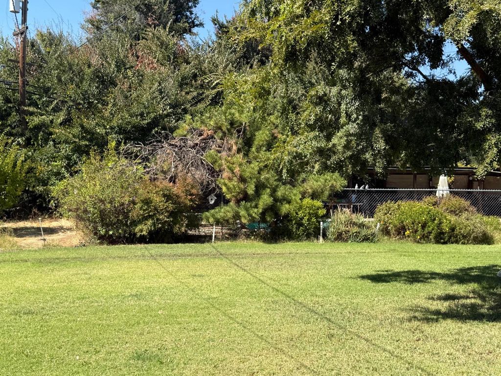 Image 21 of property listing at 742 S Park Circle Drive, Fresno, CA 93727