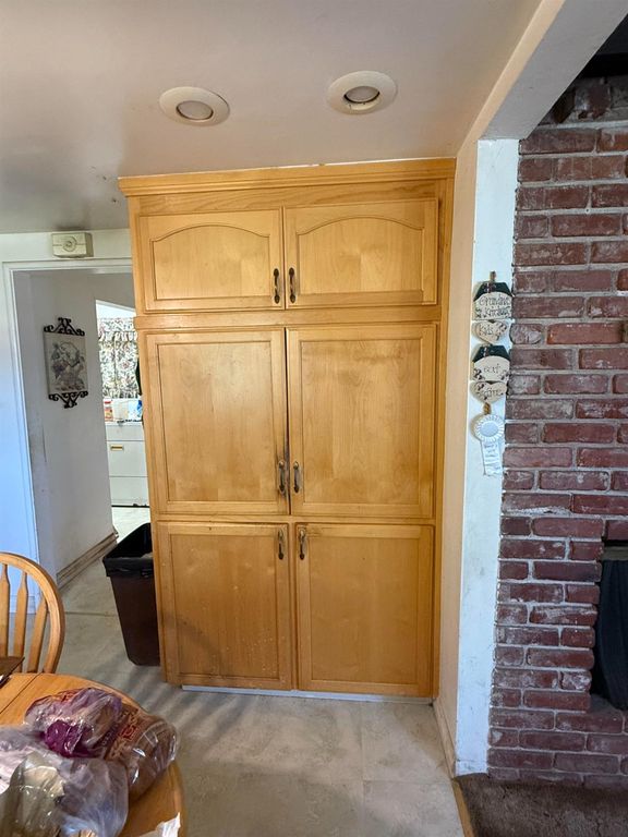 Image 24 of property listing at 742 S Park Circle Drive, Fresno, CA 93727