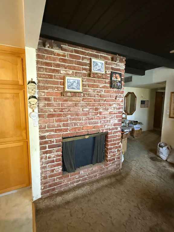 Image 27 of property listing at 742 S Park Circle Drive, Fresno, CA 93727