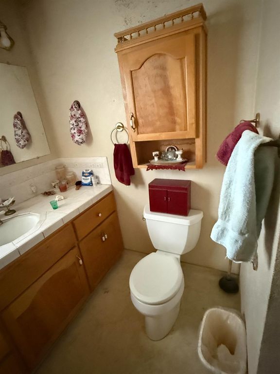 Image 32 of property listing at 742 S Park Circle Drive, Fresno, CA 93727