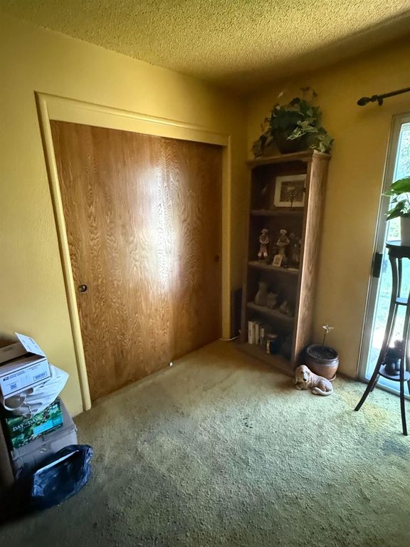 Image 35 of property listing at 742 S Park Circle Drive, Fresno, CA 93727