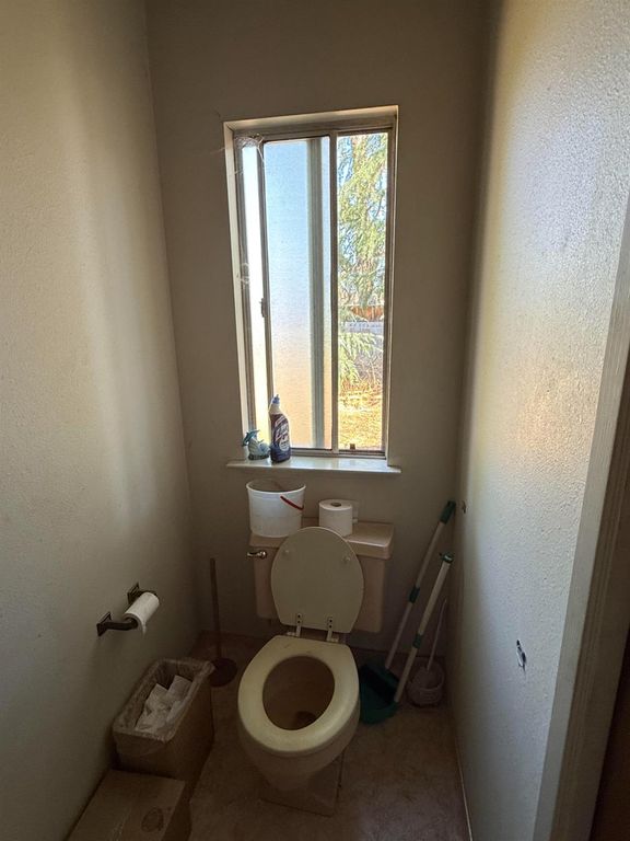 Image 39 of property listing at 742 S Park Circle Drive, Fresno, CA 93727