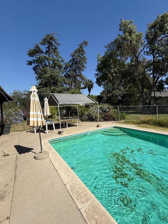 Image 50 of property listing at 742 S Park Circle Drive, Fresno, CA 93727