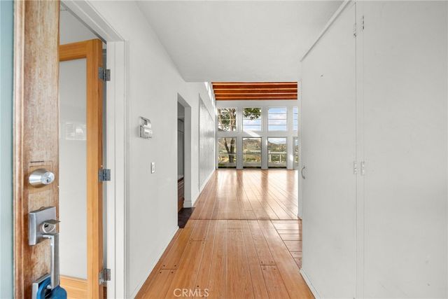 7027 Macapa, Los Angeles, CA 90068