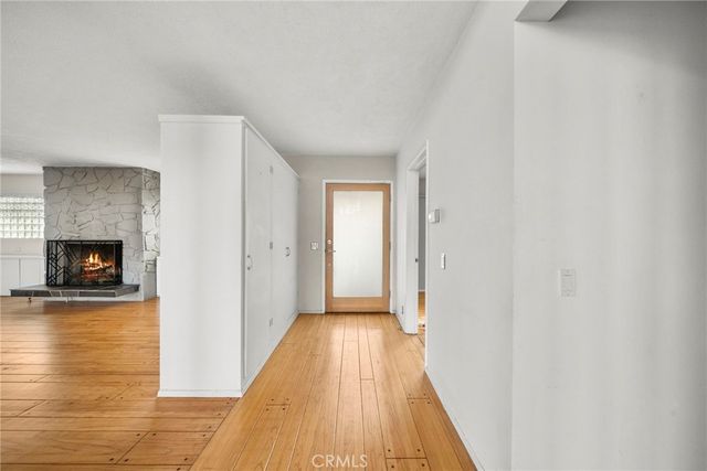 7027 Macapa, Los Angeles, CA 90068