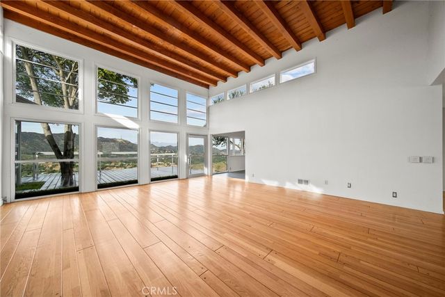 7027 Macapa, Los Angeles, CA 90068