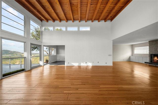 7027 Macapa, Los Angeles, CA 90068