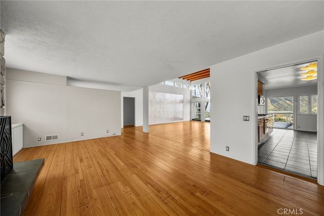 7027 Macapa, Los Angeles, CA 90068