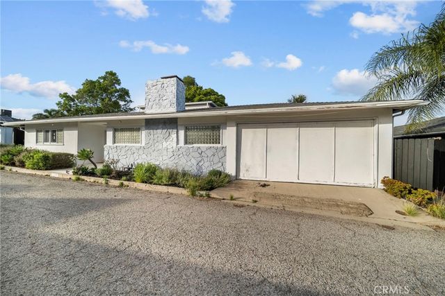 7027 Macapa, Los Angeles, CA 90068