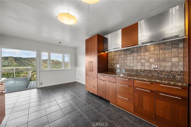 7027 Macapa, Los Angeles, CA 90068