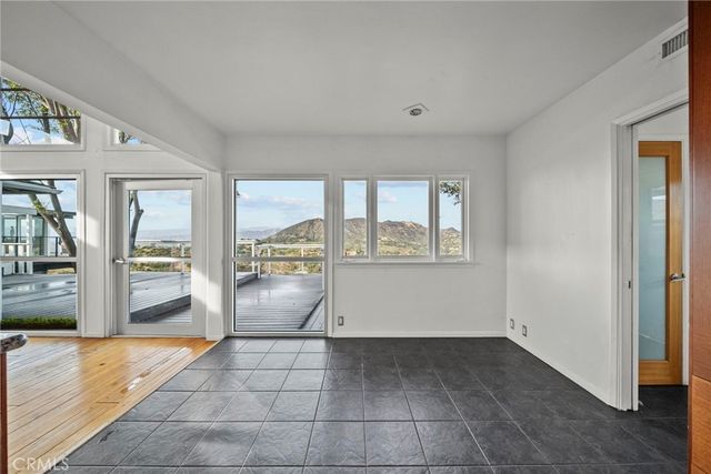 7027 Macapa, Los Angeles, CA 90068