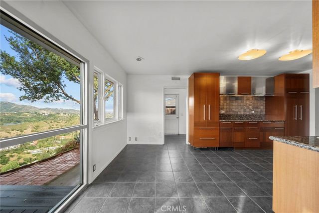 7027 Macapa, Los Angeles, CA 90068