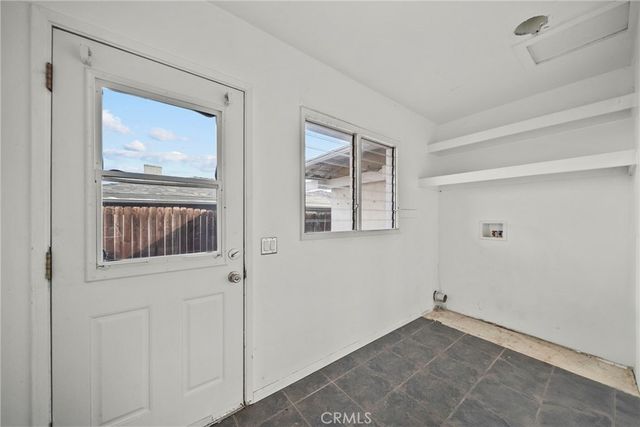 7027 Macapa, Los Angeles, CA 90068