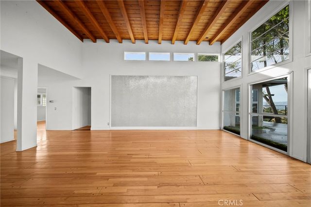 7027 Macapa, Los Angeles, CA 90068