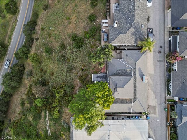 7027 Macapa, Los Angeles, CA 90068