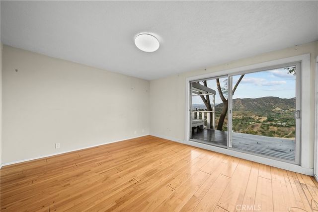 7027 Macapa, Los Angeles, CA 90068