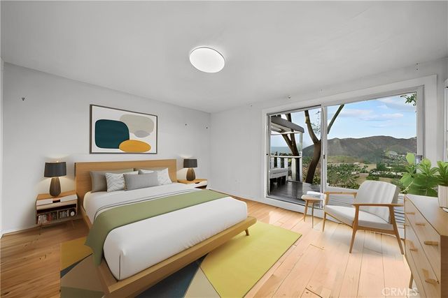 7027 Macapa, Los Angeles, CA 90068