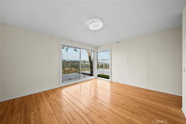 7027 Macapa, Los Angeles, CA 90068