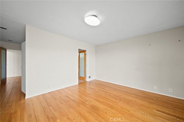 7027 Macapa, Los Angeles, CA 90068