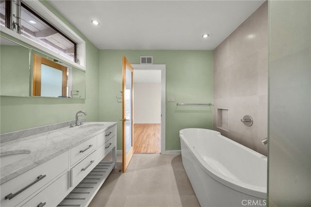 7027 Macapa, Los Angeles, CA 90068