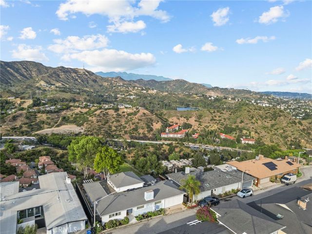 7027 Macapa, Los Angeles, CA 90068