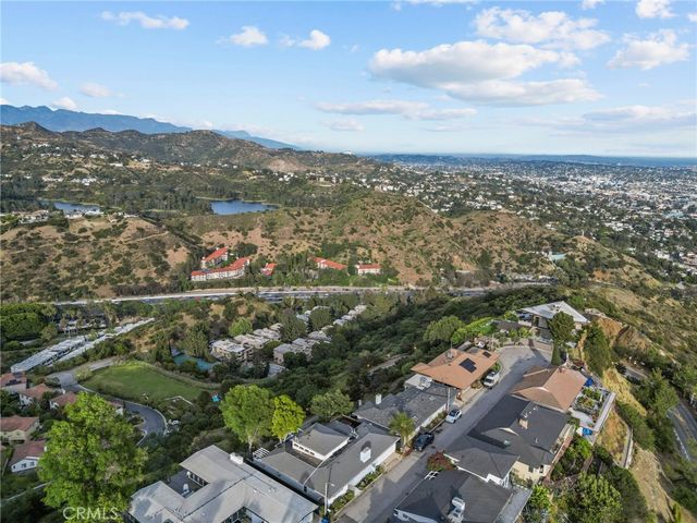 7027 Macapa, Los Angeles, CA 90068