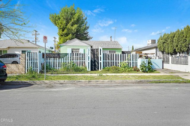 7227 Camellia Avenue, Los Angeles, CA 91605
