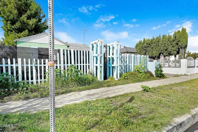 7227 Camellia Avenue, Los Angeles, CA 91605