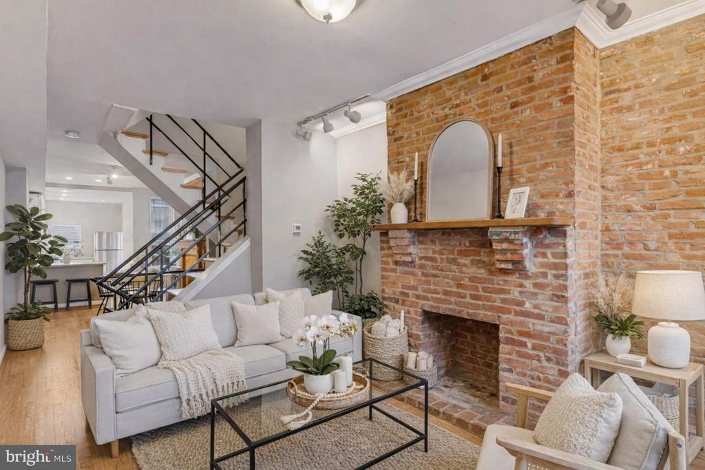 1628 S CHARLES ST, Baltimore, MD 21230