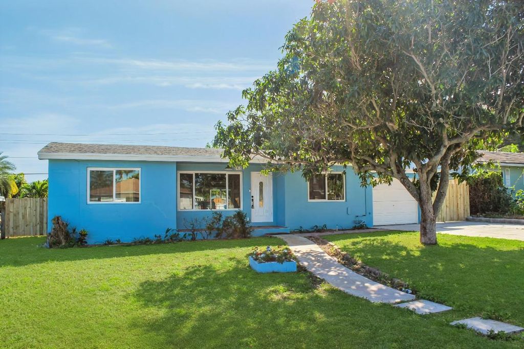 2017 Collier Avenue, Lake Worth, FL 33461