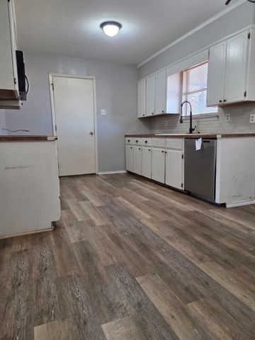 1005 Dayton Drive, Robinson, TX 76706