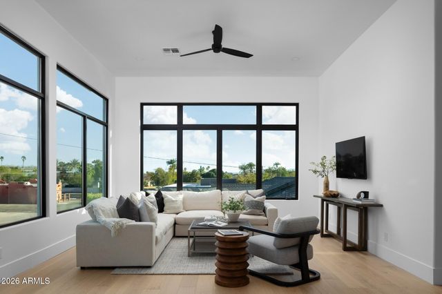 4120 N 44TH Place, Phoenix, AZ 85018