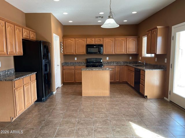 925 E Canyon Rock Road, San Tan Valley, AZ 85143
