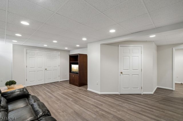 18 Fox Hollow Trl, Bernardsville Boro, NJ 07924