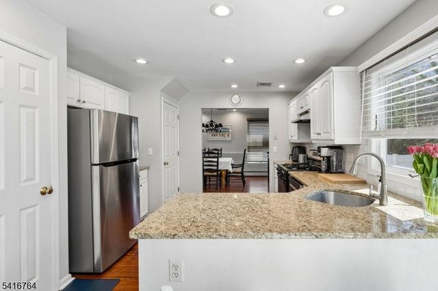 18 Fox Hollow Trl, Bernardsville Boro, NJ 07924