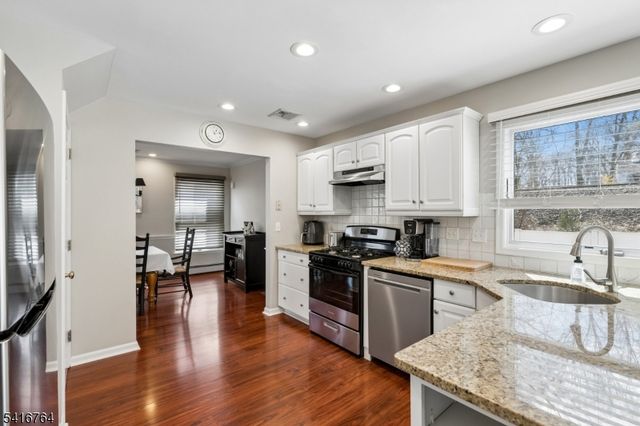 18 Fox Hollow Trl, Bernardsville Boro, NJ 07924