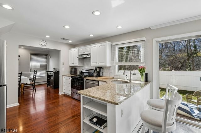 18 Fox Hollow Trl, Bernardsville Boro, NJ 07924