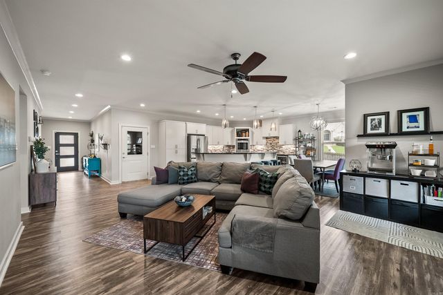 109 Sienna Lake Lane, Little Rock, AR 72210