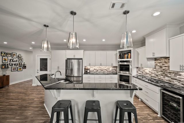 109 Sienna Lake Lane, Little Rock, AR 72210