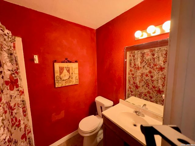 4255 Apple Tree Dr, San Antonio, TX 78222