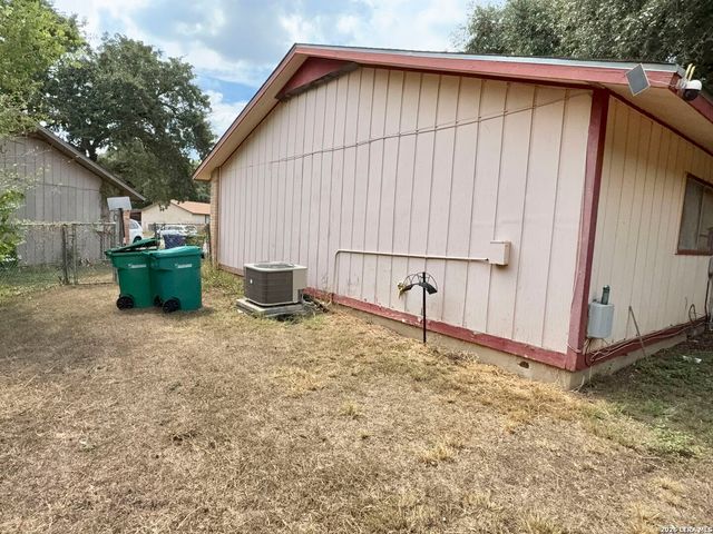 4255 Apple Tree Dr, San Antonio, TX 78222