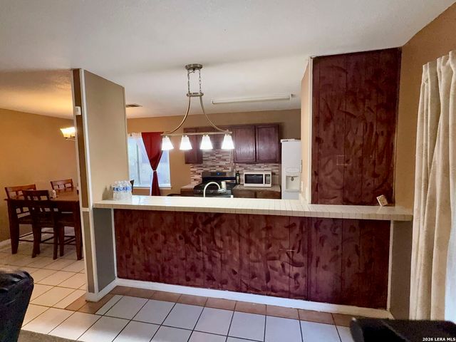 4255 Apple Tree Dr, San Antonio, TX 78222