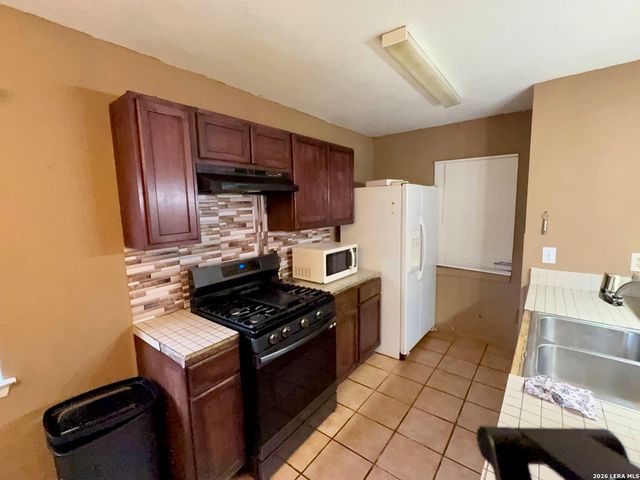 4255 Apple Tree Dr, San Antonio, TX 78222