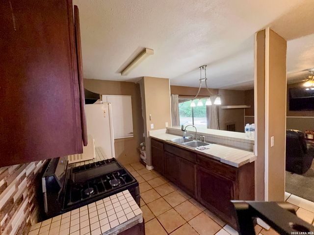 4255 Apple Tree Dr, San Antonio, TX 78222